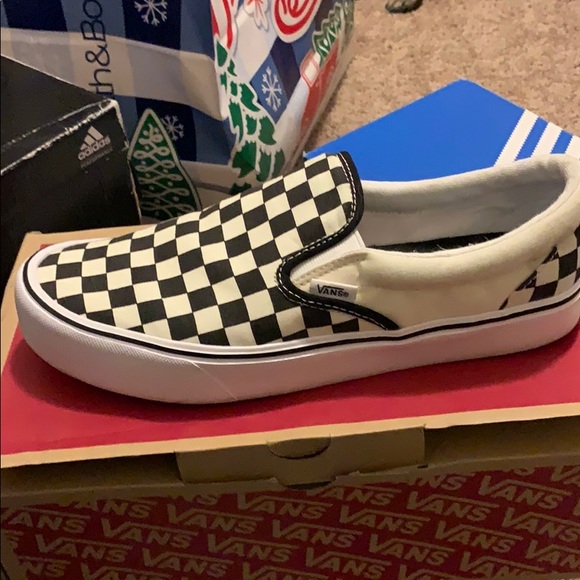 Checkerboard vans - Picture 1 of 4